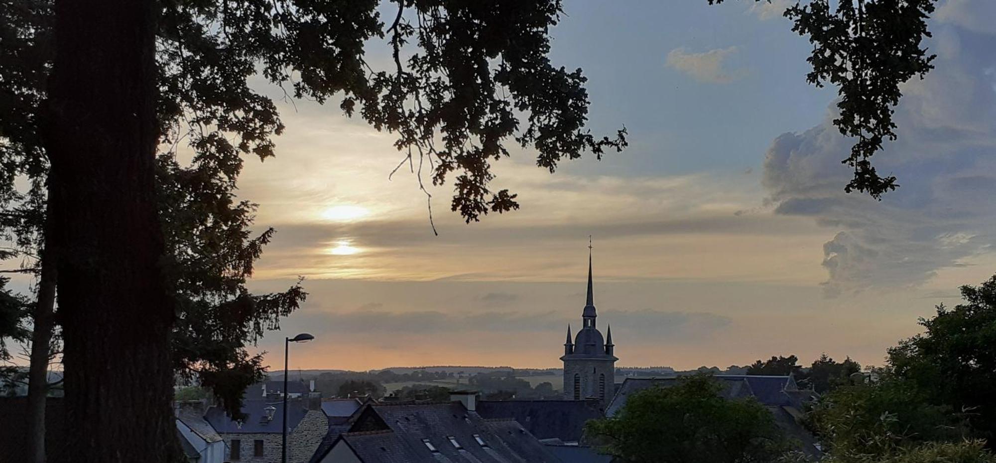 Gite La Lisiere, En Broceliande Neant-sur-Yvel Exterior photo